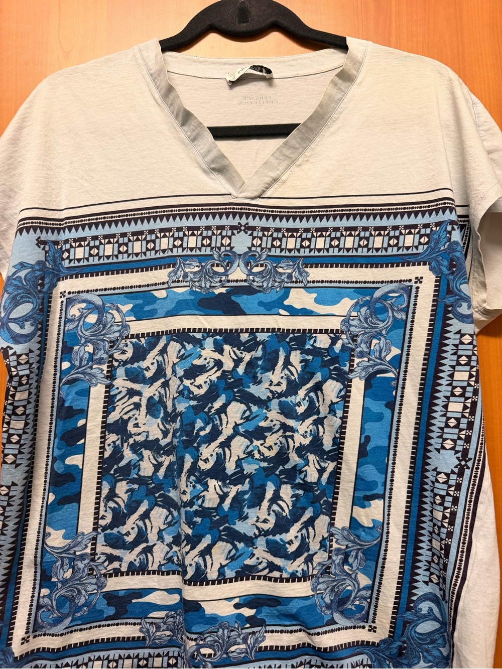 Versace Collection Blue White Baroque Graphic V-Neck
Designer T-Shirt